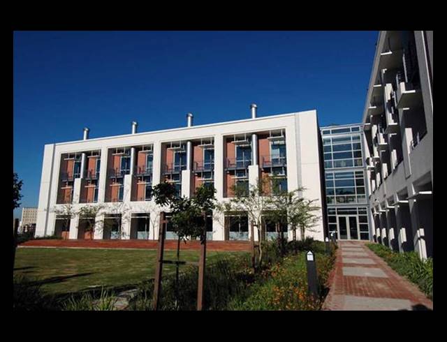 418M² OFFICE TO LET IN WATERFRONT